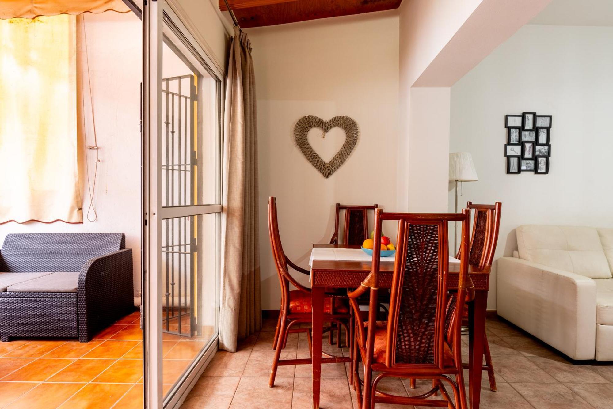 Aoa Casa Triana Familiar Con Terraza Apartment Севиля Екстериор снимка